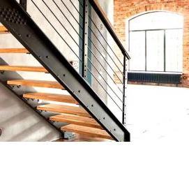 Деревянная лестница на металлическом каркасе Тольятти