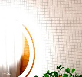 Деревянное зеркало с подсветкой в ванную Москва