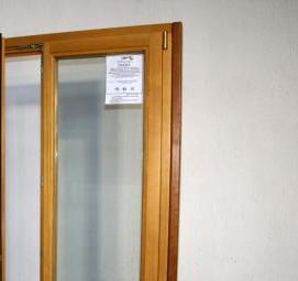 Дверь балконная деревянная со стеклом Новосибирск