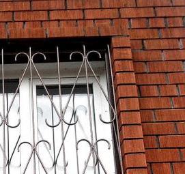 Изготовление раздвижных решеток на окна Москва