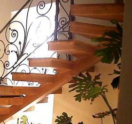 Кованые ограждения для лестниц внутри дома Новосибирск