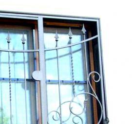 Монтаж металлических решеток окна Омск