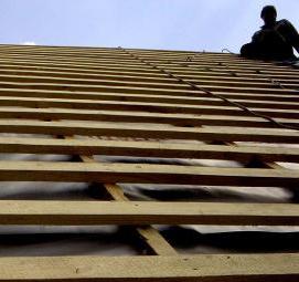 Монтаж металлочерепицы на вальмовую крышу Самара