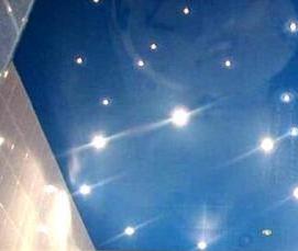 Натяжной потолок голубого цвета Омск