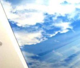 Натяжные потолки голубое небо с облаками Ижевск