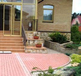 Пластиковая тротуарная плитка для дачи Пушкино