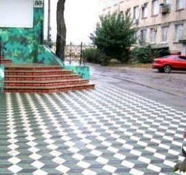 Укладка тротуарной плитки зимой Находка
