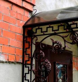 Входные двери со стеклом и ковкой Москва