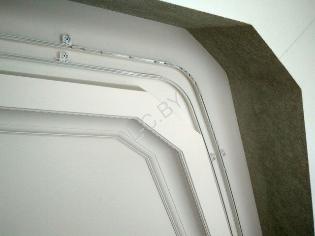 Алюминиевый потолочный карниз для штор трехрядный - модель 4