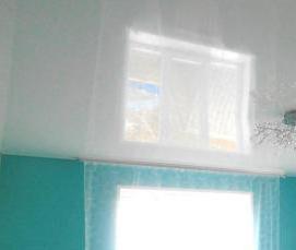 Бело голубой натяжной потолок - тип 2