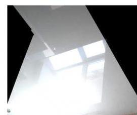 Белый натяжной потолок с черными светильниками - тип 1