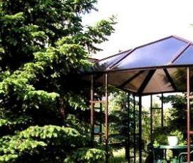 Беседка из красного поликарбоната - вариант 3