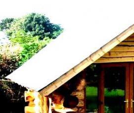 Беседки для дачи закрытого типа - вариант 1