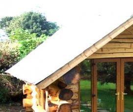 Беседки для дачи закрытого типа - вариант 2