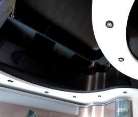 черно белый глянцевый натяжной потолок - вариант 4