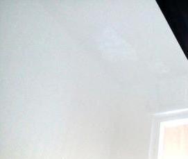 черно белый глянцевый натяжной потолок - вариант 3