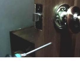 Демонтаж дверной ручки - модель 3