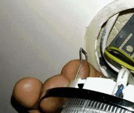 Демонтаж точечного светильника - вариант 4