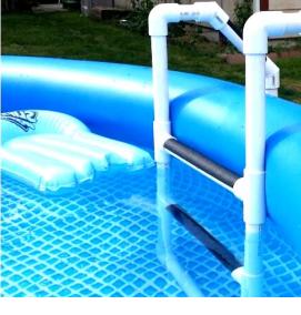 Деревянная лестница для бассейна - модель 1