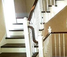 Деревянная лестница двухцветная - вариант 3