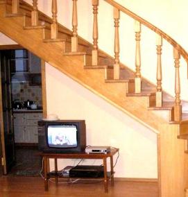 Деревянная лестница на дачу - модель 3