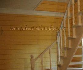 Деревянная лестница с площадкой - вариант 1