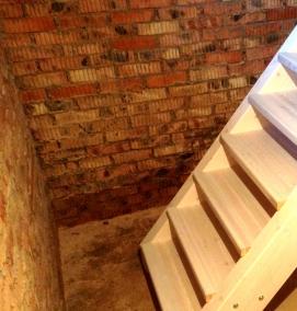 Деревянная лестница в подвал - тип 4