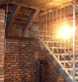 Деревянная лестница в погреб - модель 4