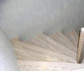 Деревянные лестницы из лиственницы - модель 2