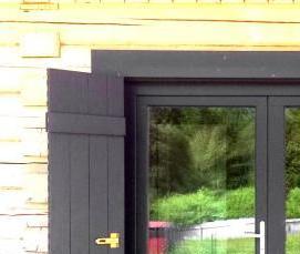 Деревянные окна со ставнями - тип 1