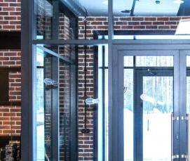 Дверь алюминиевая входная остекленная - модель 4