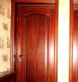 Дверь межкомнатная цвет вишня - модель 4