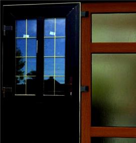 Дверь пластиковая со стеклом входная - тип 1