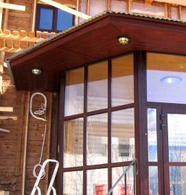 Дверь пластиковая входная уличная со стеклом - тип 1