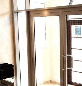 Дверь пластиковая входная уличная со стеклом - тип 2