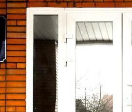 Дверь входная металлопластиковая со стеклом - вариант 1