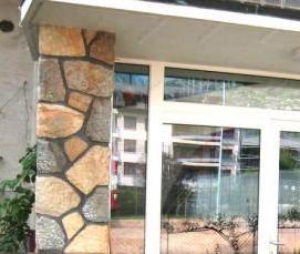 Дверь входная металлопластиковая со стеклом - вариант 2