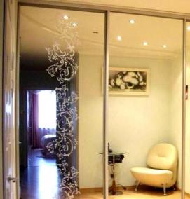 Двери купе зеркальные пескоструйные - модель 4