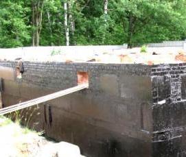 Гидроизоляция цоколя из кирпича - вариант 2