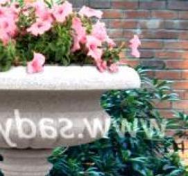 Гранитный вазон для цветов - модель 3