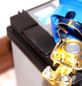 Клемма 12 вольт - тип 3