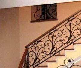 Кованые ограждения для лестниц внутри дома - вариант 2