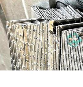 Квадратный металлический уголок - вариант 4