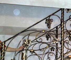 Металлическая лестница белая - модель 1