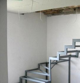 Металлическая лестница из швеллера - модель 4