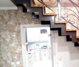 Металлическая лестница ломаный косоур - модель 2