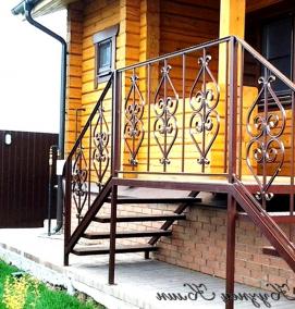 Металлическая лестница на крыльцо - модель 3