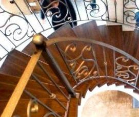 Металлические лестницы полувинтовые - вариант 4