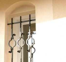 Металлические решетки на окна для дачи - модель 1