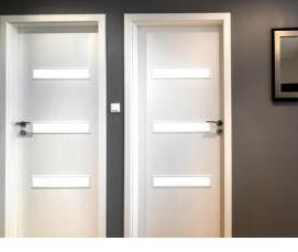 Межкомнатные двери с прозрачным стеклом - модель 1